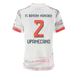 Bayern Munich Dayot Upamecano #2 Venkovní Dres pro Dámy 2025-26 Krátkým Rukávem Bayern Munich Dayot Upamecano #2 Venkovní Dres pro Dámy 2025-26 Krátkým Rukávem