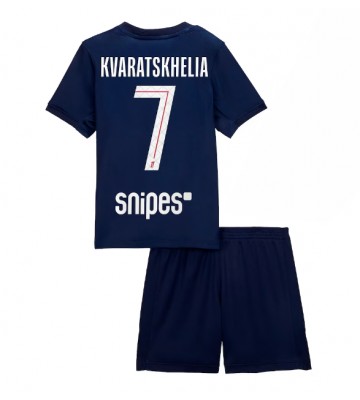 Paris Saint-Germain Khvicha Kvaratskhelia #7 Domácí dres komplet pro Děti 2025-26 Krátkým Rukávem (+ Krátké kalhoty) Paris Saint-Germain Khvicha Kvaratskhelia #7 Domácí dres komplet pro Děti 2025-26 Krátkým Rukávem (+ Krátké kalhoty)