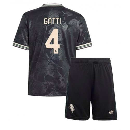 Juventus Federico Gatti #4 Alternativní dres komplet pro Děti 2025-26 Krátkým Rukávem (+ Krátké kalhoty) Juventus Federico Gatti #4 Alternativní dres komplet pro Děti 2025-26 Krátkým Rukávem (+ Krátké kalhoty)