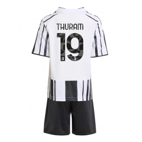 Juventus Khephren Thuram #19 Domácí dres komplet pro Děti 2025-26 Krátkým Rukávem (+ Krátké kalhoty) Juventus Khephren Thuram #19 Domácí dres komplet pro Děti 2025-26 Krátkým Rukávem (+ Krátké kalhoty)