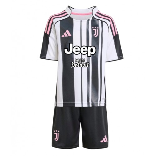 Juventus Teun Koopmeiners #8 Domácí dres komplet pro Děti 2025-26 Krátkým Rukávem (+ Krátké kalhoty) Juventus Teun Koopmeiners #8 Domácí dres komplet pro Děti 2025-26 Krátkým Rukávem (+ Krátké kalhoty)