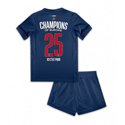 Paris Saint-Germain Domácí dres komplet pro Děti 2024-25 UCL Champions Krátkým Rukávem (+ Krátké kalhoty) Paris Saint-Germain Domácí dres komplet pro Děti 2024-25 UCL Champions Krátkým Rukávem (+ Krátké kalhoty)