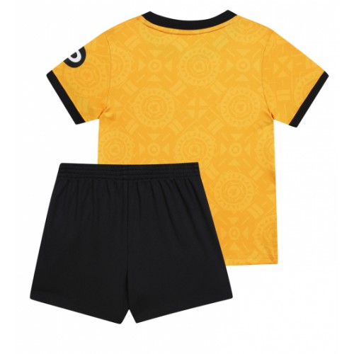 Wolves Domácí dres komplet pro Děti 2025-26 Krátkým Rukávem (+ Krátké kalhoty) Wolves Domácí dres komplet pro Děti 2025-26 Krátkým Rukávem (+ Krátké kalhoty)