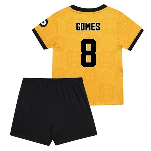 Wolves Joao Gomes #8 Domácí dres komplet pro Děti 2025-26 Krátkým Rukávem (+ Krátké kalhoty) Wolves Joao Gomes #8 Domácí dres komplet pro Děti 2025-26 Krátkým Rukávem (+ Krátké kalhoty)